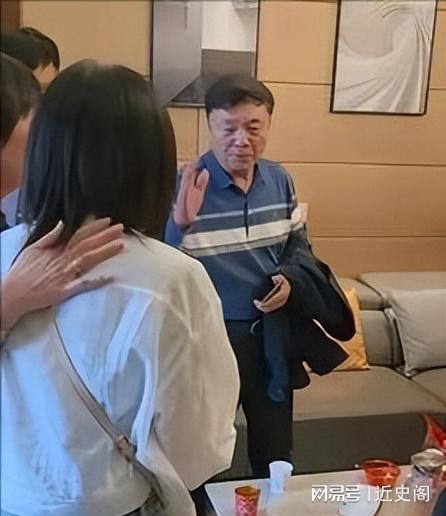 瑾汐直播二姐连线刷礼物生家养家都姓陈都是家中老三缘分啊(图1)