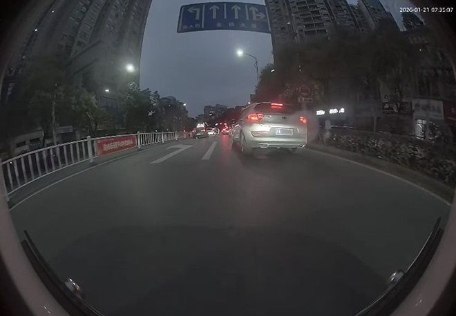 聚焦315车主指控名爵MG4屡屡无故刹车是“严重的危险隐患”(图1)