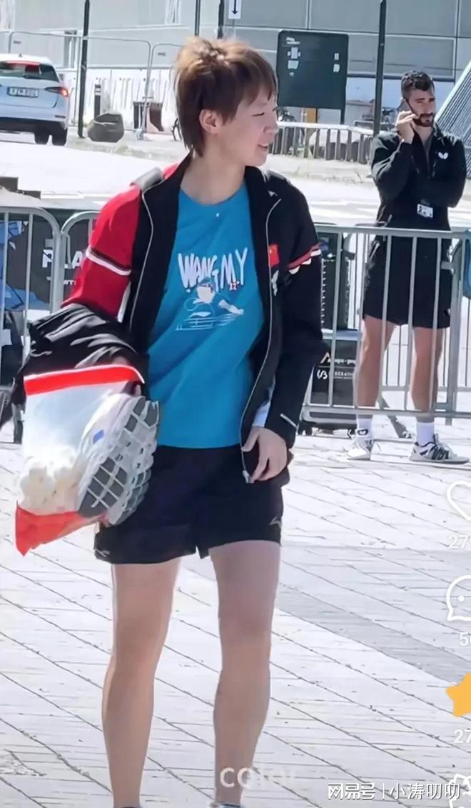 瑞典大满贯孙颖莎和球迷合影王曼昱跟袁嘉楠一起开心下训(图8)