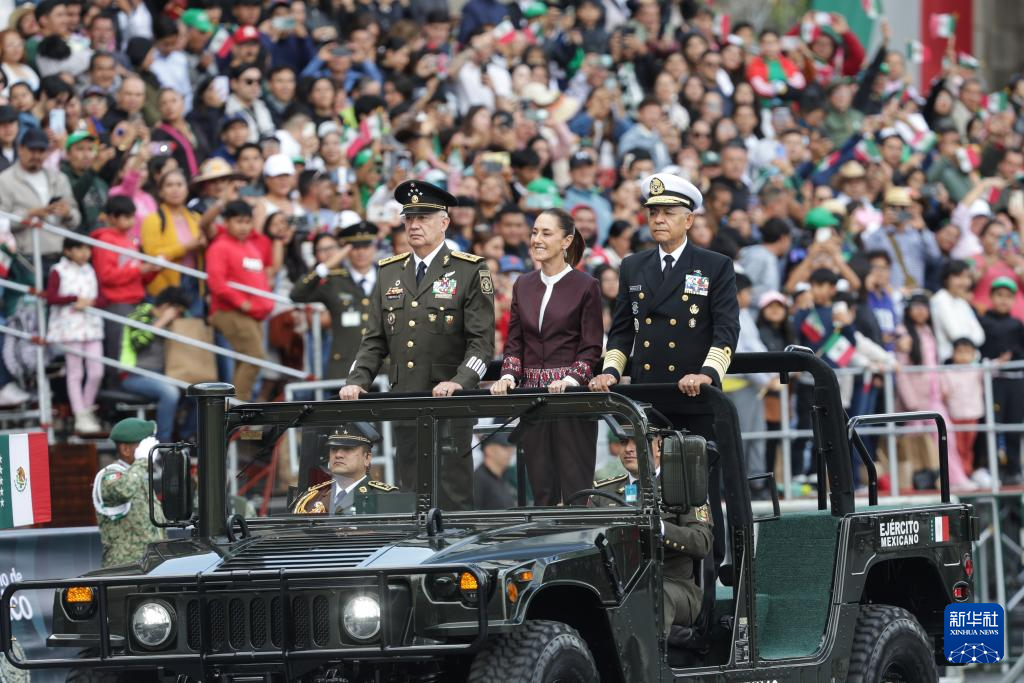 墨西哥举行独立日阅兵(图2)