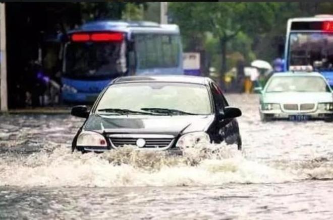 浙江渔民从河底捞出15年轿车打开门所有人呆住：里面竟有俩人(图11)