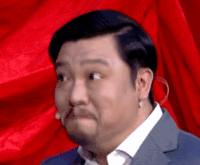 43岁贾玲现身襄阳眼神犀利笑起来却很甜美大腿粗壮目测140斤(图5)