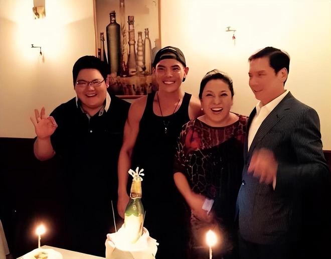 向佑近照瘦到不敢认向太后悔惯坏小儿子打人入狱生活纸醉金迷(图15)